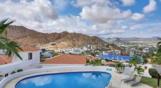 Апартаменты Chic Cabo Condo - Walk to Marina & Downtown!