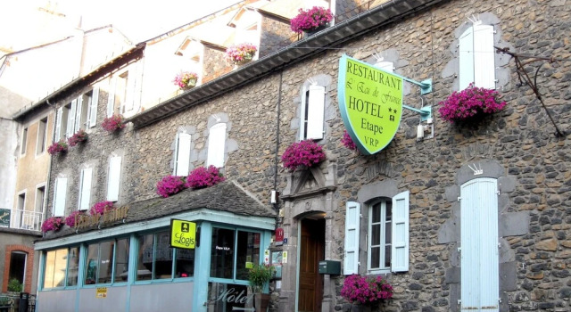 Logis L'Ecu De France, Book Hotel Mauriac Cantal