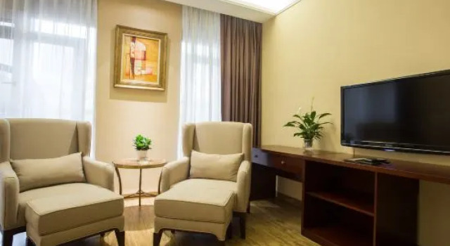 Люкс Business Jinbi World Hotel
