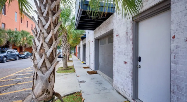 Game Room w/ Pool Table! Downtown Mobile Condo, Boek Appartement Hotels in Alabama met parkeren, Parkeren