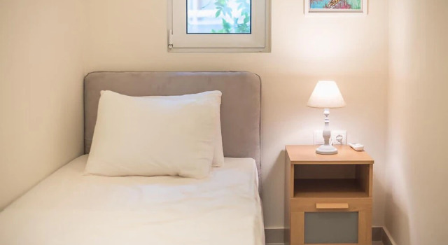 Lovely 2 Bedroom Apartment Vouliagmeni