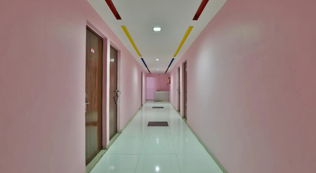 OYO 46776 Radhesh Banquet Hall And Rooms, Rezerwuj Hotel Sātej Gujarat