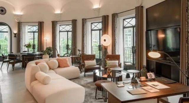Люкс с 2 комнатами с балконом OPARTMENT The Far Eastern Hotel - People's Square