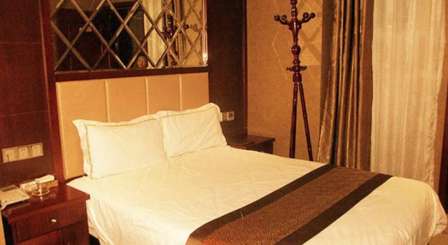 Longxiang Business Hotel, Book Hotel Hoteller i Nanchong med parkering, Parkering
