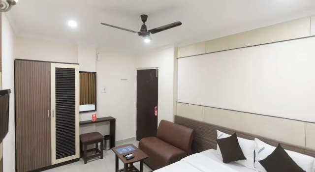 OYO 5230 Pan Residency