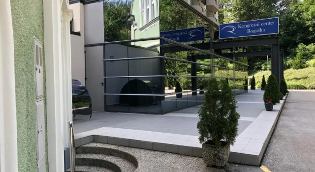 Apartment VilaPark 14, Book Apartment Hotels in Savinjska with Parking, Parking