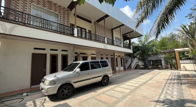 Villa Zahira & House 2, Rezerwuj Willa Jambi 