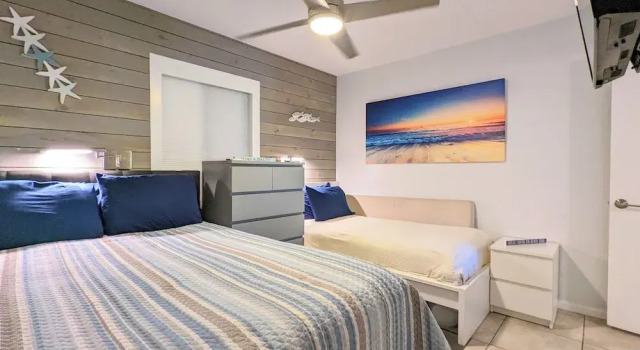 Cool Waves Oceanfront Retreat - St Augustine Beach 2 Pools 5 Hot Tubs! On the Beach