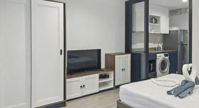 The Base - New Studio Great Location, Shared Pool