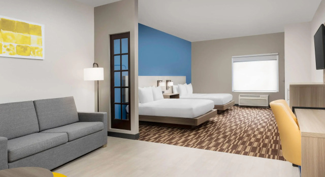 Четырёхместный люкс Comfort Suites Lake City