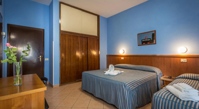 Трёхместный номер Standard Hotel Real