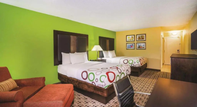Четырёхместный номер Deluxe Garner Hotel Glen Burnie BWI Airport Area by IHG