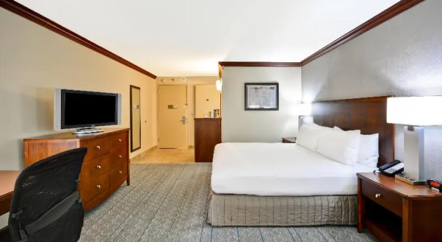 Номер Standard Crowne Plaza Tulsa Hotel Southern Hills