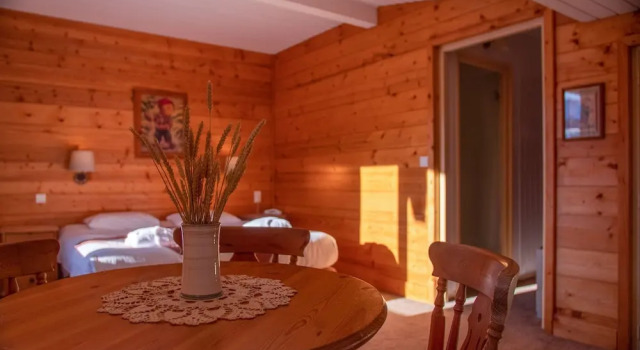 Четырёхместный семейный номер Standard с балконом Hôtel Arbois Bettex