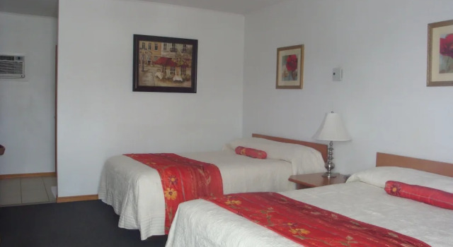Четырёхместный номер Standard Bo-Mark Motel