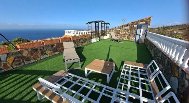 Апартаменты Tenerife apartment 100m2 CASA DE DON QUIJOTE with a terrace of 100m2 with a view of the ocean and Teide volcano and a garden of 600m2