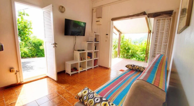 House with 2 Bedrooms in Le Diamant, with Wonderful Sea View, Enclosed Garden And Wifi - 50 M From the Beach, Varaa Lomakoti Mökit kohteessa Fort-de-France, Mökki