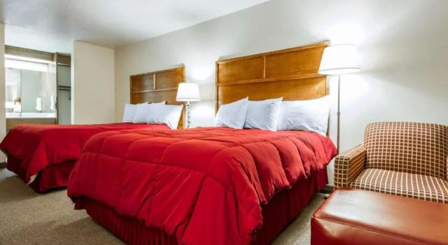Четырёхместный номер Standard Rodeway Inn Humboldt Bay - Redwood Area