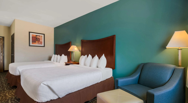 Standard Vierer Zimmer SureStay Plus Hotel by Best Western Topeka