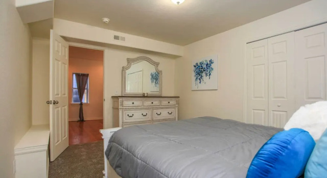 Коттедж Downtown Home w/ Grill: 5 Mi to Garden of the Gods