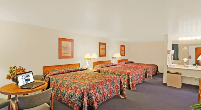 Americas Best Value Inn & Suites Boulder, Забронировать Отель Отели Боулдер с парковкой, рядом с Парк имени Скотта Карпентера, Парковка