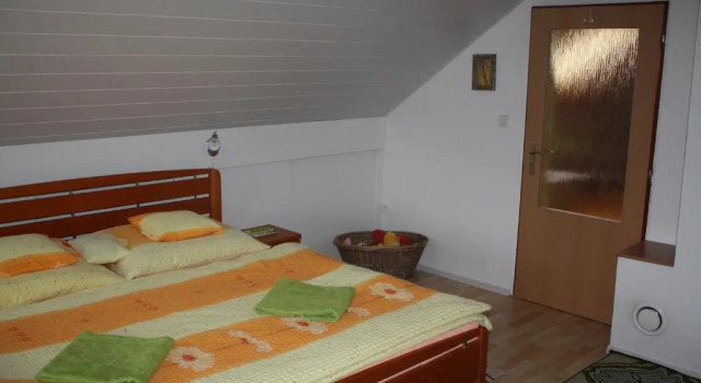 Apartment BENCI, Rezerwuj Apartament Hotele w Central Bohemia z parkingiem, Parking