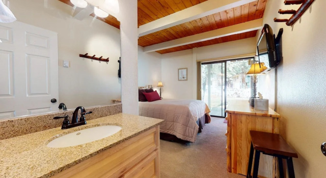 Villa De Los Pinos - Year-round Activities, Nearby Shopping & Restaurants