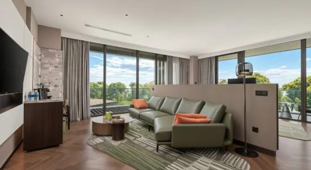 Люкс c 1 комнатой с видом на озеро Hotel Indigo Suzhou Yangcheng Lake by IHG