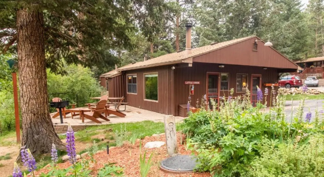 Коттедж с 2 комнатами Castle Mountain Lodge