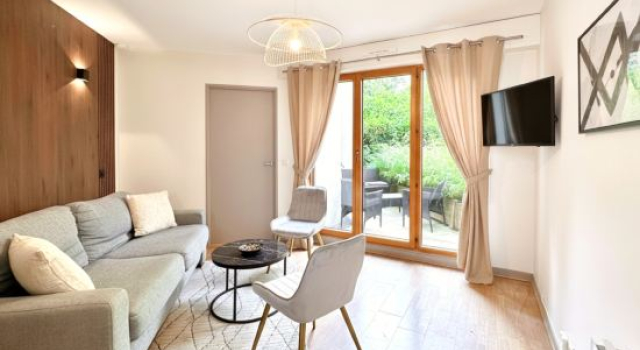 Porte de Versailles studio with terrace, Забронировать Отель Отели Парижа с парковкой, рядом с Станция метро Pasteur, Парковка