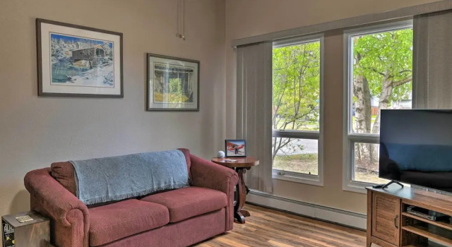 Апартаменты 8 Mi to Dtwn Achorage! Home w/ Pet-friendly Yard