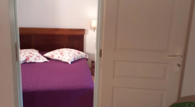 Cozy Holiday Home in Uzer with Swimming Pool, Prenota Hotel Hotel a Alvernia con parcheggio, Parcheggio