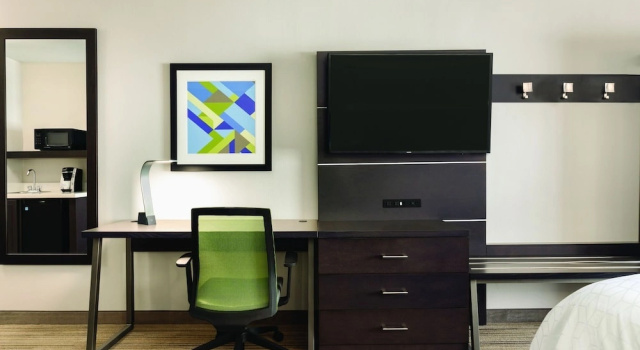 Пятиместный люкс Holiday Inn Express Hotel & Suites Lawton-Fort Sill by IHG