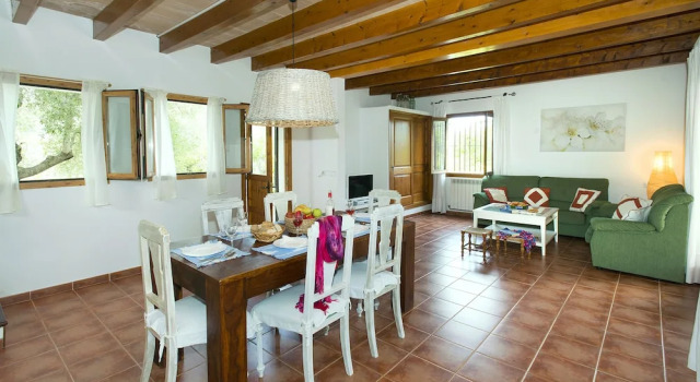 4 makuuhuonetta Villa parvekkeella vuoristomaisema Villa Aina