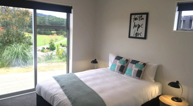 Bell Bird Ridge Holiday Home - Ocean & Valley Views