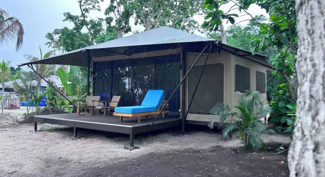 Тент рядом с пляжем Serenity Sands Island Glamping