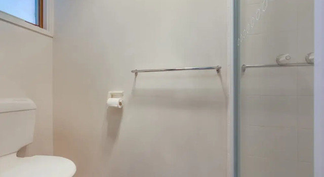 The Point - Spacious Waterfront Escape, Забронировать Отель Отели Gippsland 3 звезды, 3*