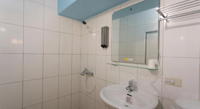 Четырёхместный номер Standard с балконом I Hi Hotel Station Building