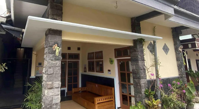 Cha Cha Homestay, Prenota Hotel Batu East Java
