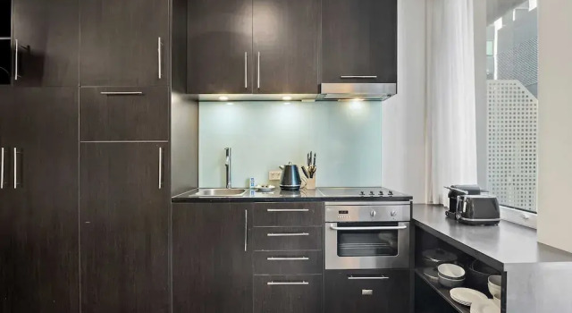 Stylish Central Studio With Gym, Забронировать Апартаменты/квартира Апартаменты Мельбурна, рядом с Дегрейвс-стрит, Апартаменты/квартира