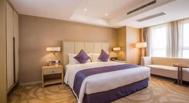 Люкс Deluxe Sky World Hotel Qingdao