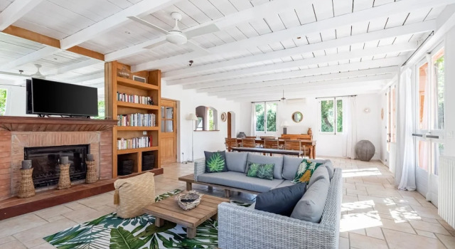 Lavish Holiday Home in La Croix-valmer With Swimming Pool