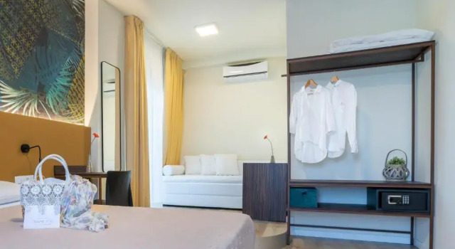 Четырёхместный номер Standard с балконом Hotel Suez