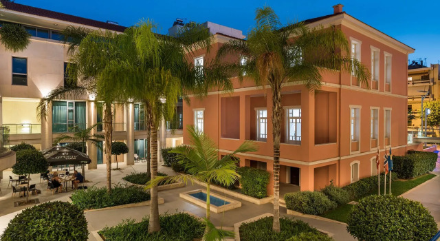 Trianon Luxury Apartments & Suites