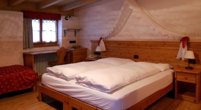 Четырёхместный номер Standard Мансарда с видом на горы Hotel Garnì Salvanel