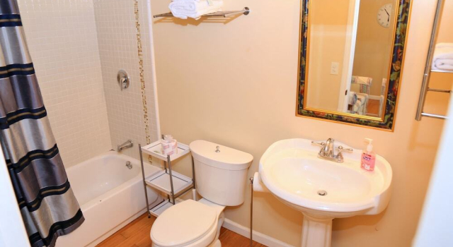 Wilshire Vista One Bedroom Vacation House - RUD 82201