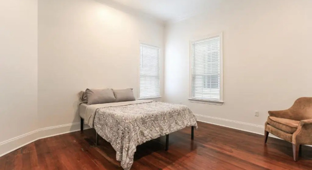 Canal Street Mini Mansion Sleeps 12, Забронировать Мини-отель Мотели Нового Орлеана, рядом с Театр Джой, Мотель