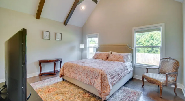 Fayetteville Vacation Rental w/ Deck & Shared Pool, Prenota Hotel Fayetteville Northwest Arkansas