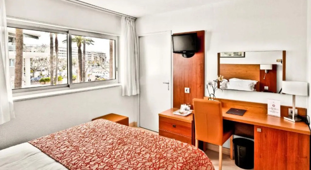 Одноместный номер Standard с частичным видом на море Mercure Saint Raphael Centre Plage
