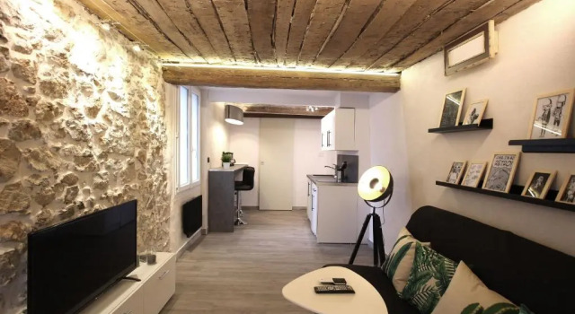 GregBnb-com - T2 Ancien et moderne - PARKING INCLUS - 15min Gare, Забронировать Отель Отели Тулона с парковкой, рядом с Отель Де Артс, Парковка
